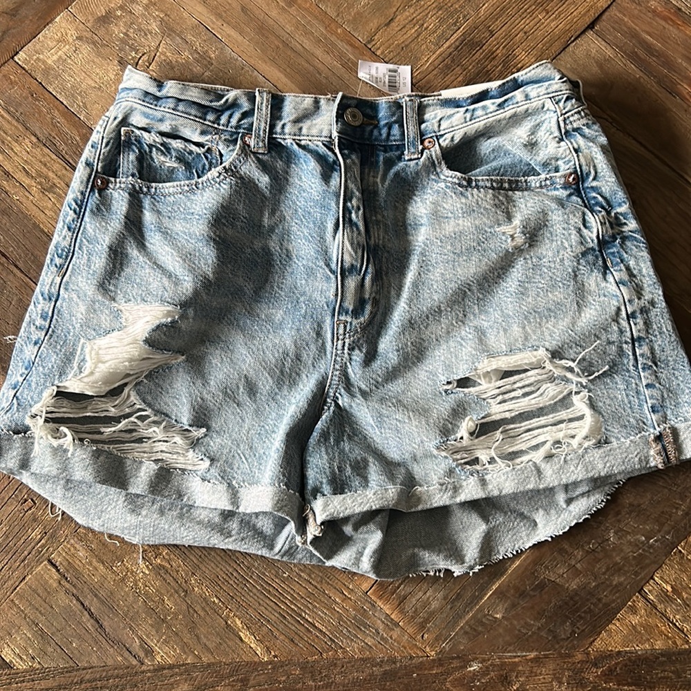 Distressed Mom short